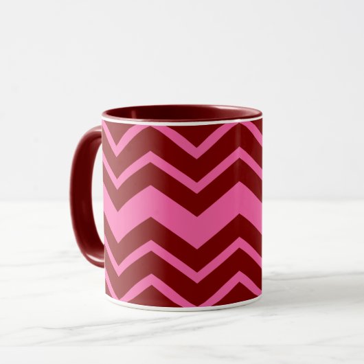 Dunkelrotes Rosa Chevron-Zickzack-Design  Tasse (Vorderseite Links)