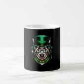 Dunkelschwarzer Metallleprechaun am St. Patrick's Kaffeetasse (Mittel)