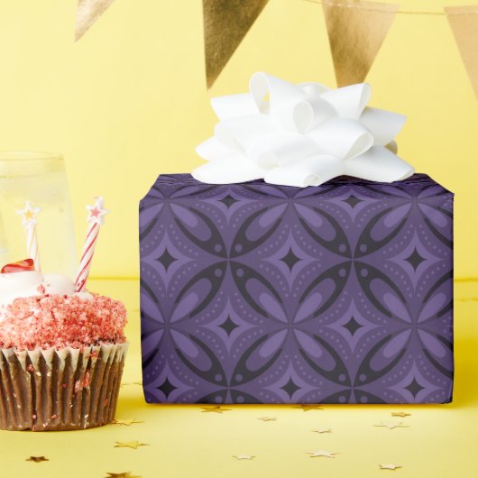 Dunkelviolett gefärbtes Retro-Muster Geschenkpapier (Geburtstagsparty)