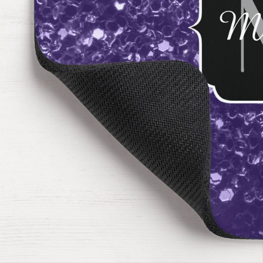 Dunkelviolett, lila Glitzer Glitzern Monogram Mousepad (Ecke)
