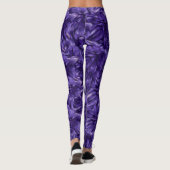 Dunkelviolette Blumen auf Blume Leggings (Rückseite)