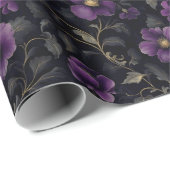 Dunkelviolette Blumen auf schwarz Geschenkpapier (Rolleneckpunkt)