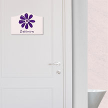 Dunkelviolette Blumen-Doodle-Badezimmer
