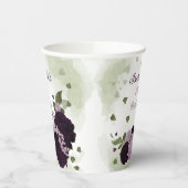 dunkelviolette Blumen, grüne Papiertüten Pappbecher (Links)