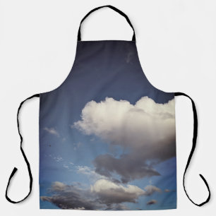 Dunkelweiße Wolken Schürze