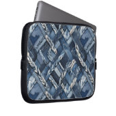 Dunkle, abgenutzte Denim-Patchwork- und Zopf-Arbei Laptopschutzhülle (Vorne Rechts)