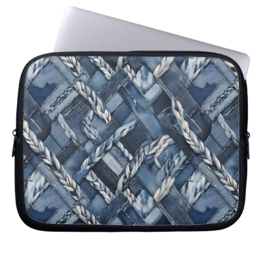 Dunkle, abgenutzte Denim-Patchwork- und Zopf-Arbei Laptopschutzhülle (Vorderseite)
