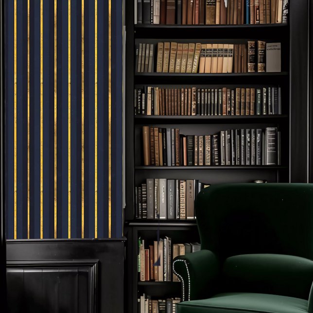 Dunkle Akademie - Blues und Goldstreifen Tapete (Dark Academia Alternating Blues and Gold Stripes Wallpaper in a library.)