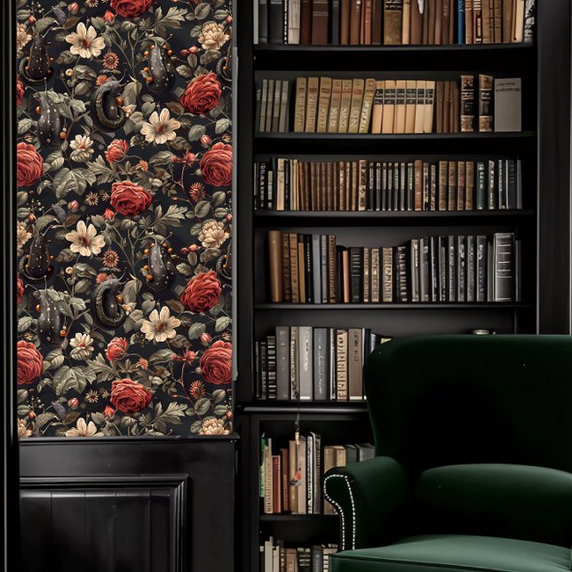 Dunkle Akademie Schwarze Koffer und Rot-Weiß-Blume Tapete (Dark Academia Black Slugs and Red & White Flowers Wallpaper in a library.)