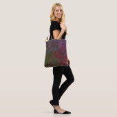 Dunkle Alkoholtinte Abstrakt Tasche (Am Model)