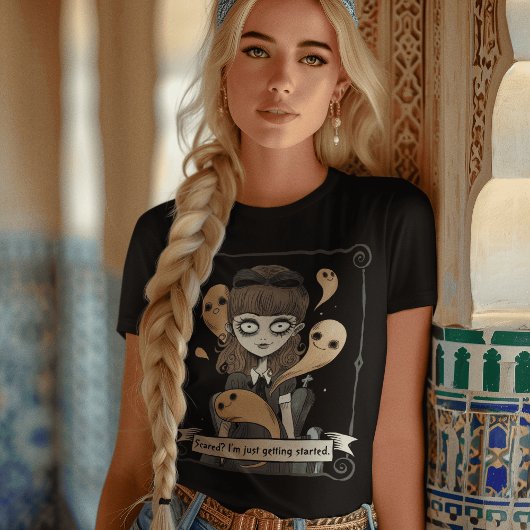 Dunkle Ästhetik: Goth Girl umgeben von Geistern T-Shirt