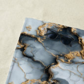 Dunkle Blaue Marmorstruktur mit flüssigen Goldader Strandtuch (Beispiel)