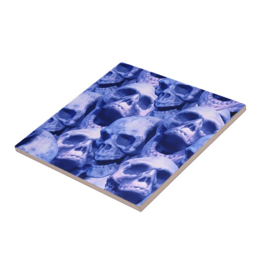 Dunkle blaue Skulls Fliese (Seite)