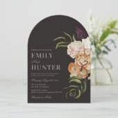 Dunkle Blumenbogen-Foto-Hochzeitseinladung Einladung (Stehend Vorderseite)