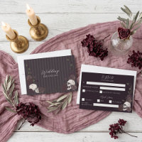 Dunkle Bordeaux-Gotische-Totenkopf-Blumen-Hochzeit