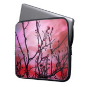 Dunkle Branchen roten Buds und fiery Sky Laptopschutzhülle (Vorderseite Links)