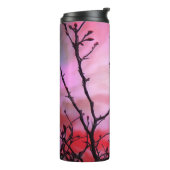 Dunkle Branchen roten Buds und fiery Sky Thermosbecher (Nach links gedreht)