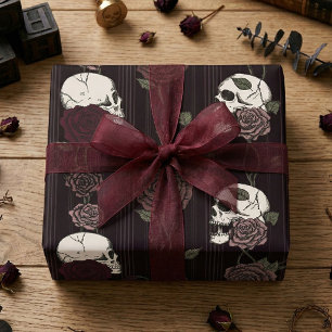 Dunkle Burgunder-Gotische Schädel- und Rosenstreif Geschenkpapier