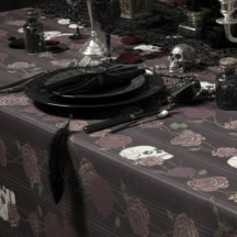 Dunkle Burgunderrote gotische Schädel- und Rosenst