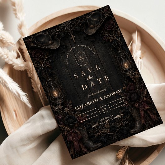 Dunkle Country-Goth-Hochzeit Save The Date