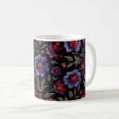 Dunkle Eleganz: Schwarzes und Lila Blumenmuster Kaffeetasse (VorderseiteRechts)