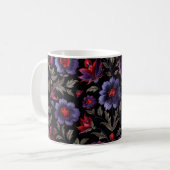Dunkle Eleganz: Schwarzes und Lila Blumenmuster Kaffeetasse (Vorderseite Links)