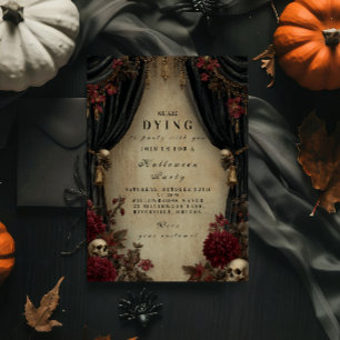 Dunkle Eleganz Totenkopf und Vorhang Halloween Einladung