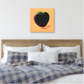 Dunkle Erdbeere – Minimale Grafik Kunst Leinwanddruck (Insitu (Schlafzimmer))