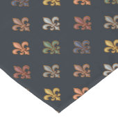 Dunkle Erde Wald Fleur-de-lis Design Kurzer Tischläufer (Ecke)