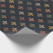 Dunkle Erde Waldlandschaft Fleur-de-lis Design  Geschenkpapier (Ecke)