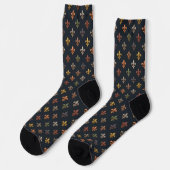 Dunkle Erde Waldlandschaft Fleur-de-lis Design Socken (Linkes Detail)