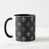 Dunkle Erde Waldlandschaft Fleur-de-lis-Design Tasse (Links)
