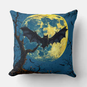 Dunkle Fledermaus fliegt über mondbeschienenen Him Kissen