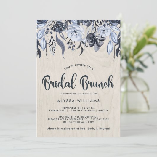Dunkle Flora und weißes Holz | Bridal Brunch Einladung (Stehend Vorderseite)