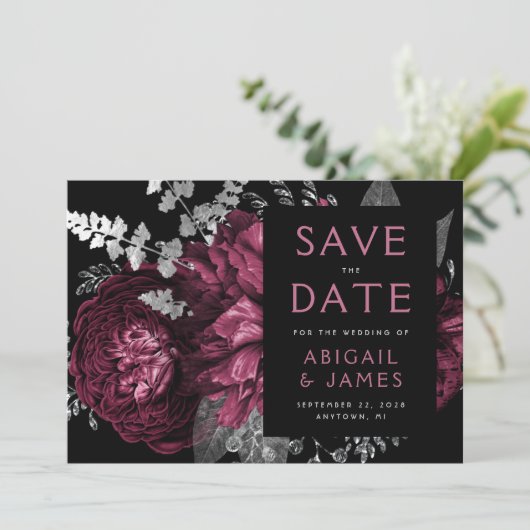 Dunkle florale Burgundy Silver Wedding Save the Da Einladung (Stehend Vorderseite)