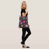 Dunkle Florale Muster Kunst-Tasche Tasche (Am Model)