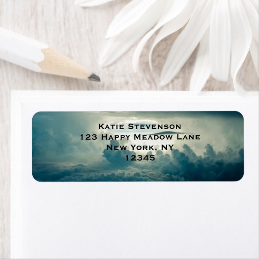 Dunkle Fluffy Wolkensicht (Insitu)