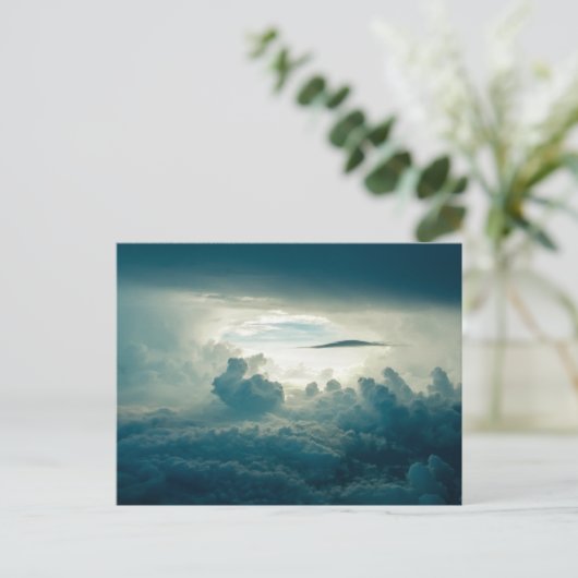 Dunkle Fluffy Wolkensicht Postkarte (Stehend Vorderseite)