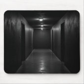 Dunkle Flur in Perspektive Mousepad (Vorne)