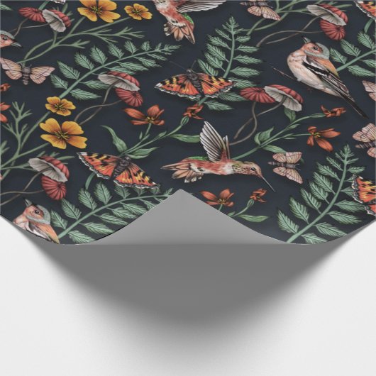 Dunkle Gartenvögel und Schmetterlinge Geschenkpapier (Ecke)