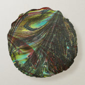 Dunkle gekreuzte Pfauenfedern Rundes Kissen (Rückseite)