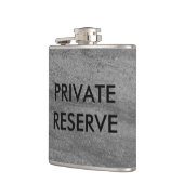 Dunkle graue Granitflasche als Privatreserve Flachmann (Links)