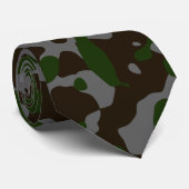 Dunkle grüne Camouflage in Braun und Grau Krawatte (Gerollt)