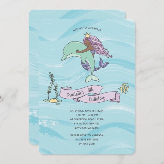 Dunkle Haut Lila Meerjungfrau mit Dolphin Geburtst Einladung (Vorne/Hinten)