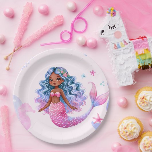 Dunkle Hautmaid mit rosa und Lila Pappteller (Party)