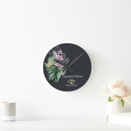 Dunkle Hochzeit tropischer Blume Runde Wanduhr