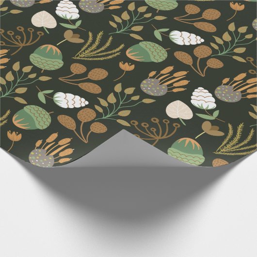 Dunkle Karotten und Nüsse Muster Geschenkpapier (Ecke)