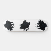 Dunkle Kriegerin auf Höllenwolf Skateboard (Horizontal)