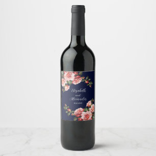 Dunkle, launische rosa und rote Rosen, marineblaue Weinetikett