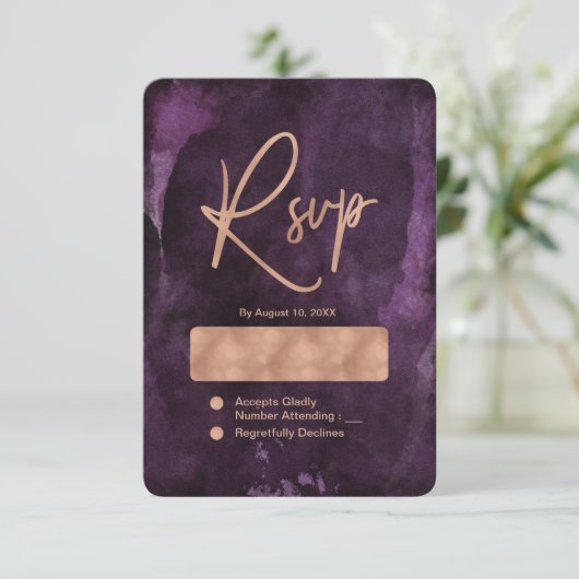Dunkle Lila Aquarellfarben-Rose Gold Wedding RSVP (Stehend Vorderseite)